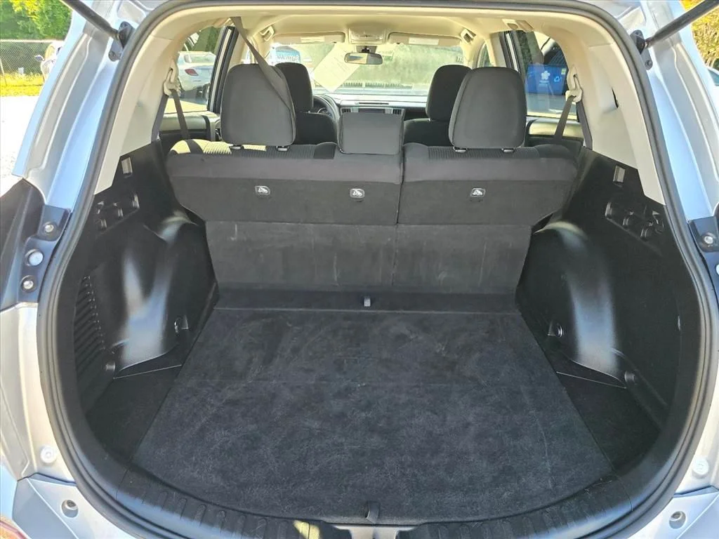 Used 2018 Silver Toyota LE image 26
