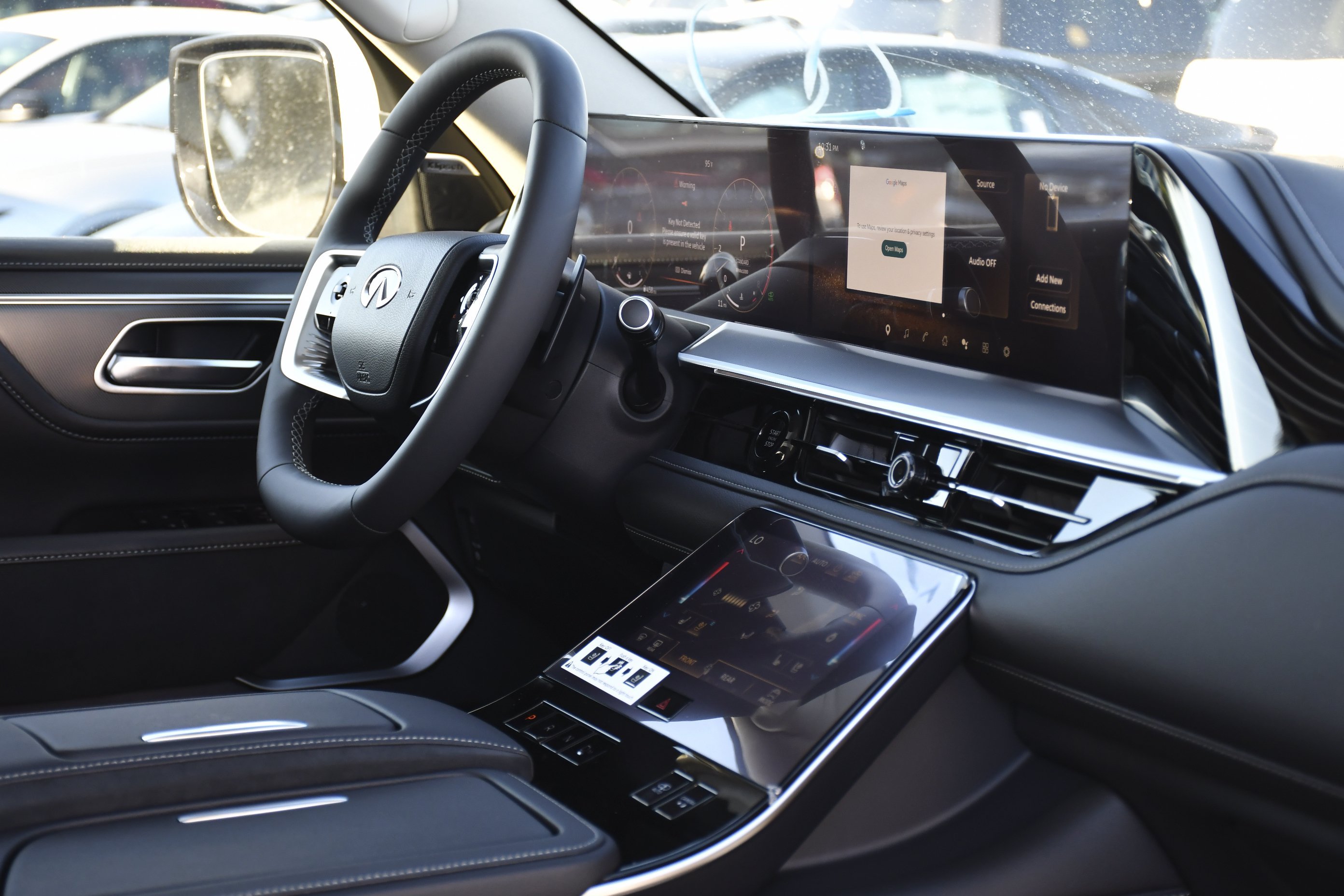 New 2027 RADIANT WHITE INFINITI Luxe 2WD image 31