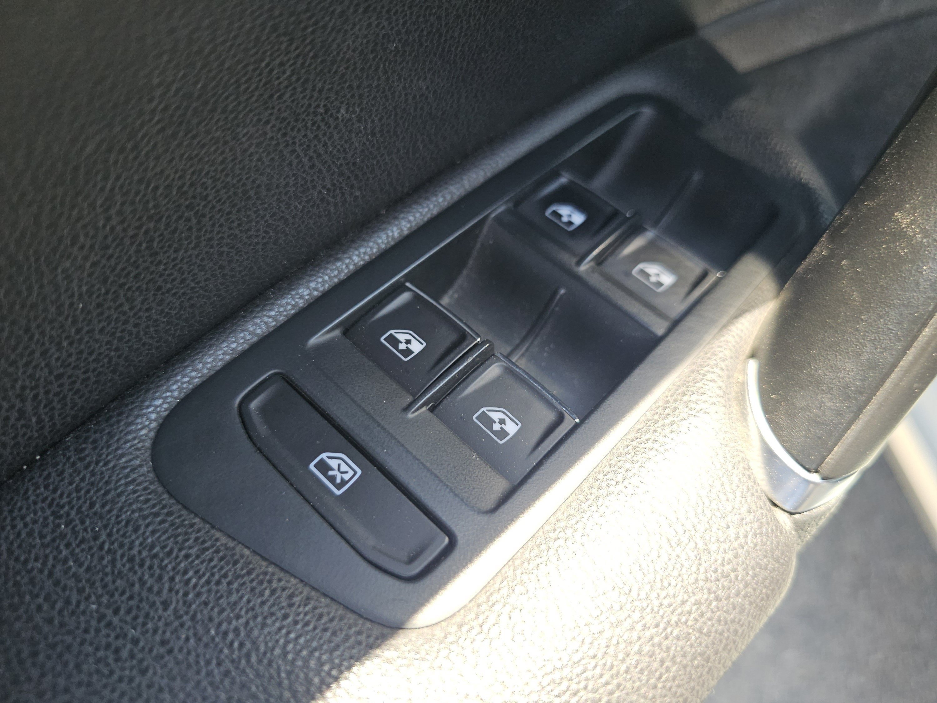Used 2017 White Volkswagen TSI S image 29