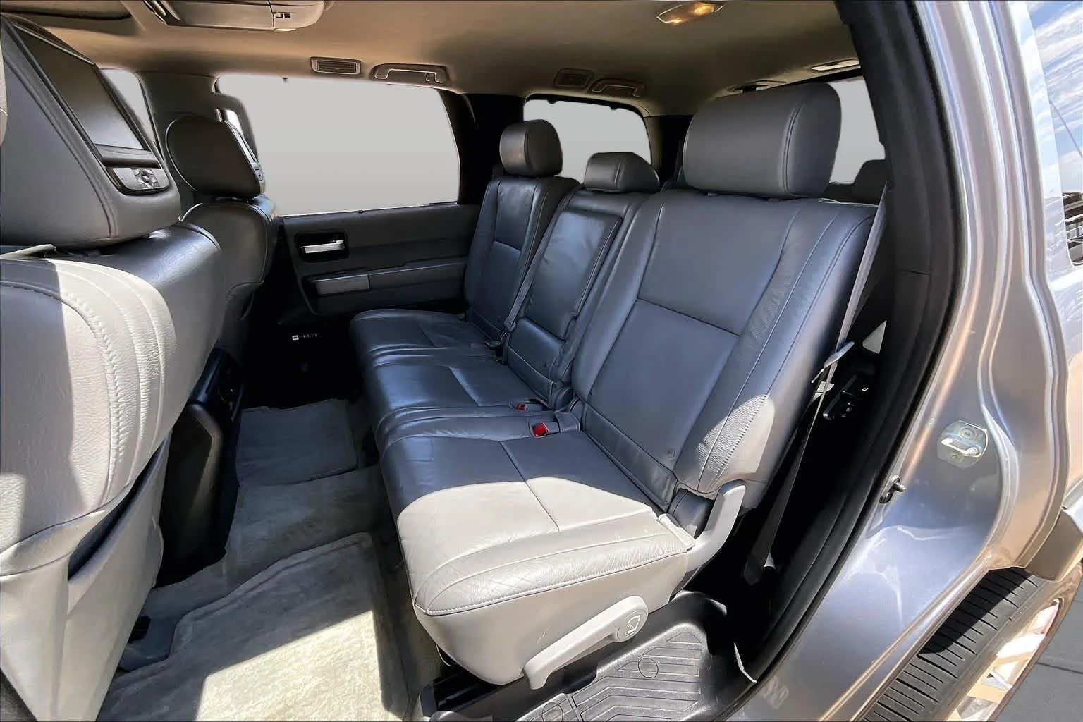 Used 2010 Silver Sky Metallic Toyota Ltd image 18