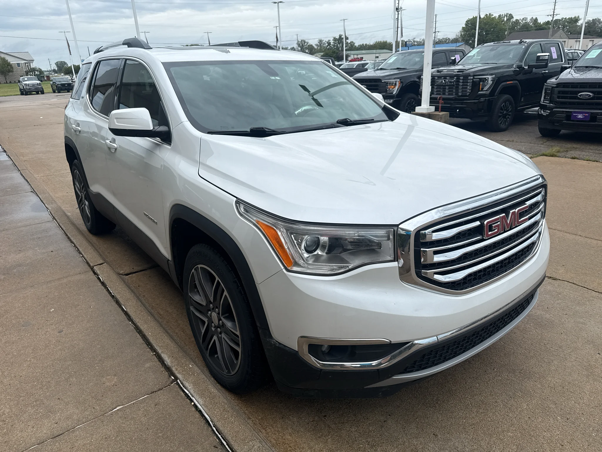 Used 2019 White Frost Tri-Coat GMC SLT image 4