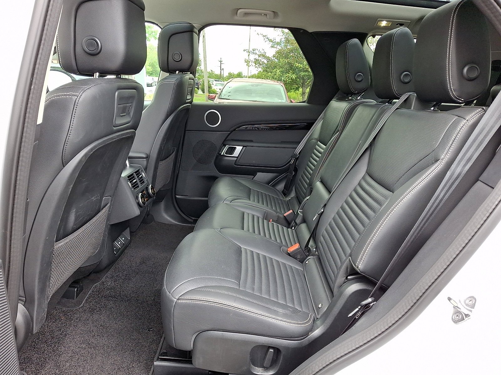 Used 2024 White Land Rover S image 8