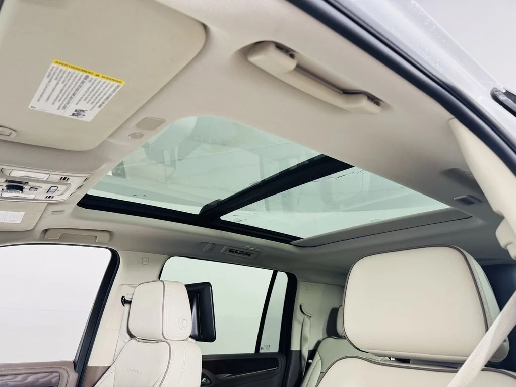 Used 2023 White GMC Denali image 21