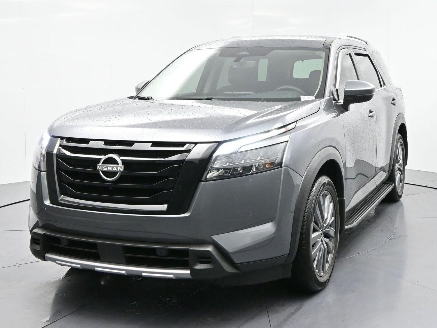 Used 2025 Gun Metallic Nissan SL image 3