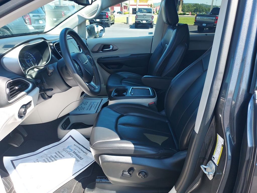 Used 2023 Gray Chrysler Touring L image 13
