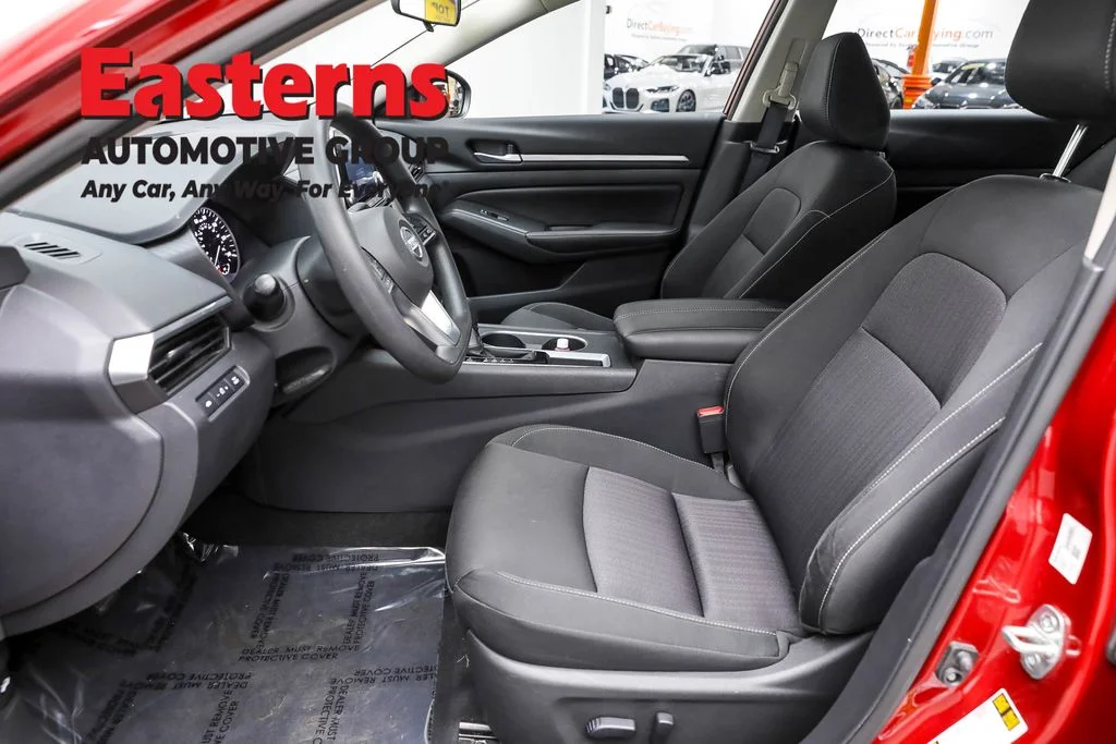 Used 2022 Red Nissan 2.5 SV image 14