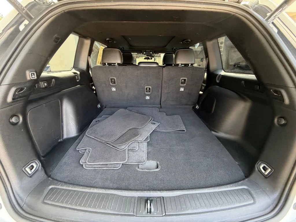 Used 2025 White Jeep 4xe image 19