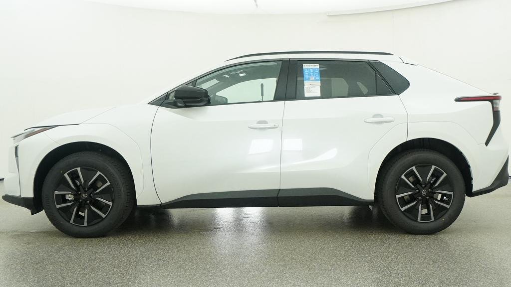 New 2026 Wind Chill Pearl Toyota XLE image 30
