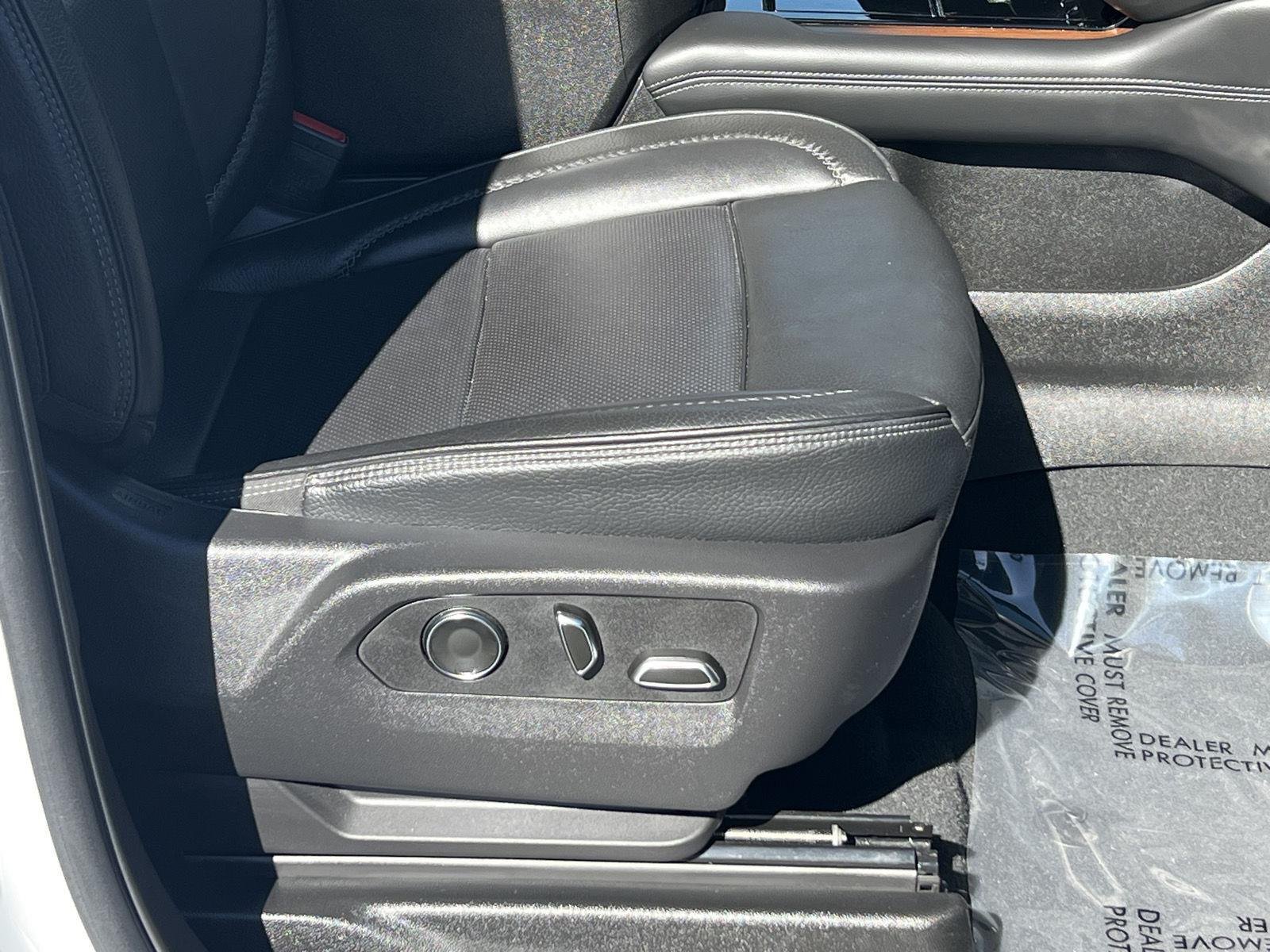 2025 GMC Yukon Denali - Photo 22