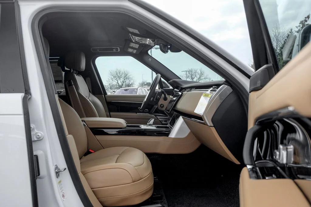 New 2026 Fuji White Land Rover SE image 21