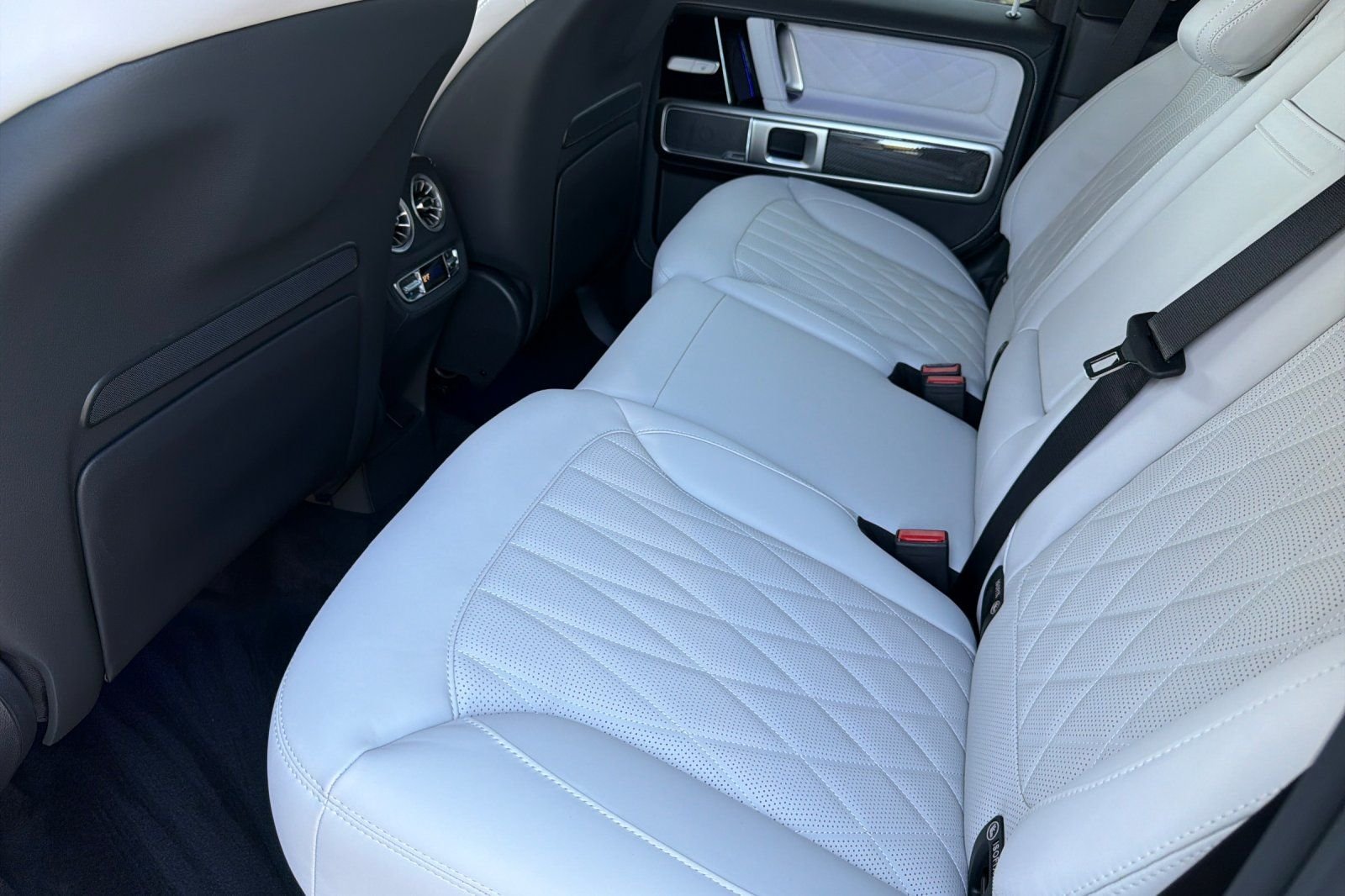 New 2027 MANUFAKTUR Moonlight White Metallic Mercedes-Benz G 63 AMG® image 12