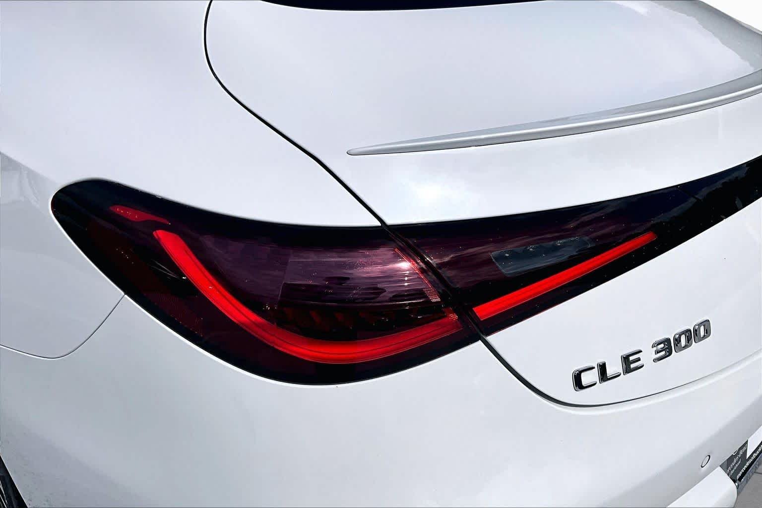 Used 2024 MANUFAKTUR Moonlight White Metallic Mercedes-Benz CLE 300 image 27