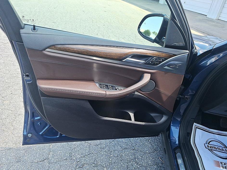 Used 2019 Blue Metallic BMW xDrive30i image 9