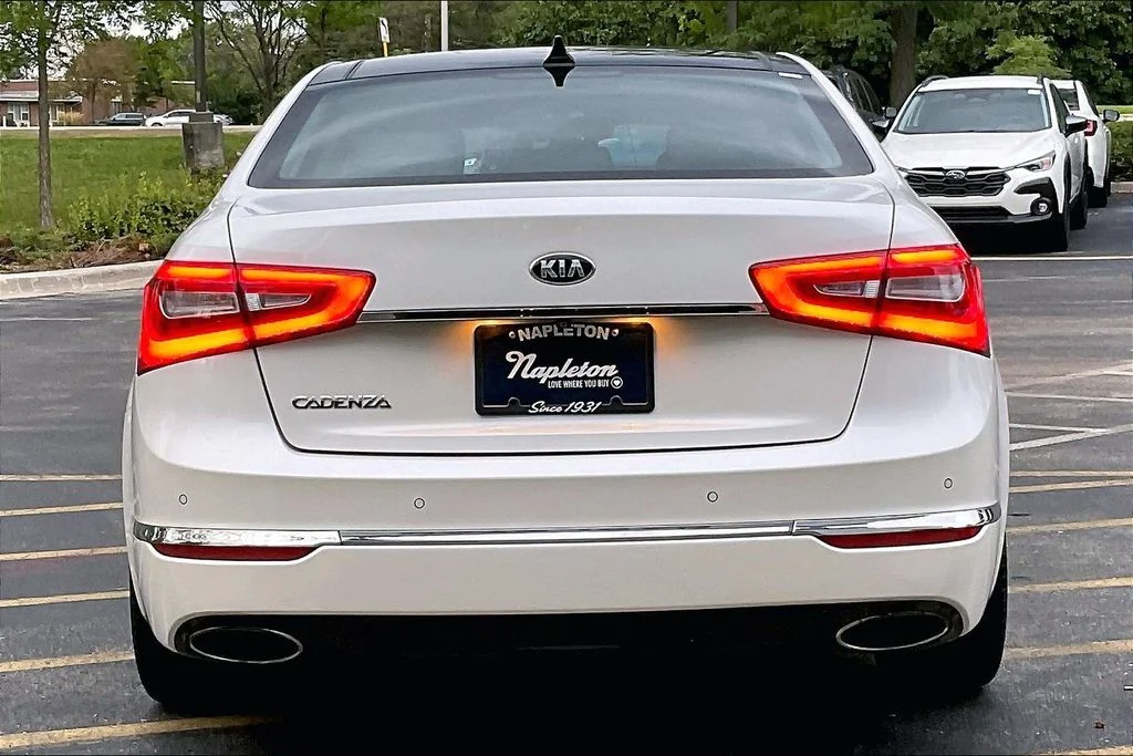Used 2016 White Kia Premium image 3