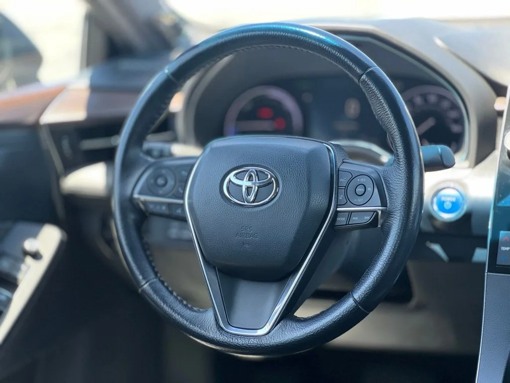 Used 2020 Silver Toyota XLE Plus image 25