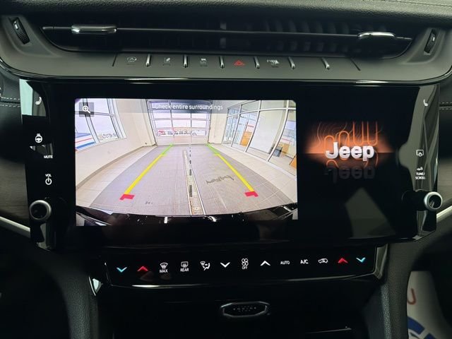 New 2026 Diamond Black Crystal Pearl-Coat Exterior Paint Jeep Altitude image 23