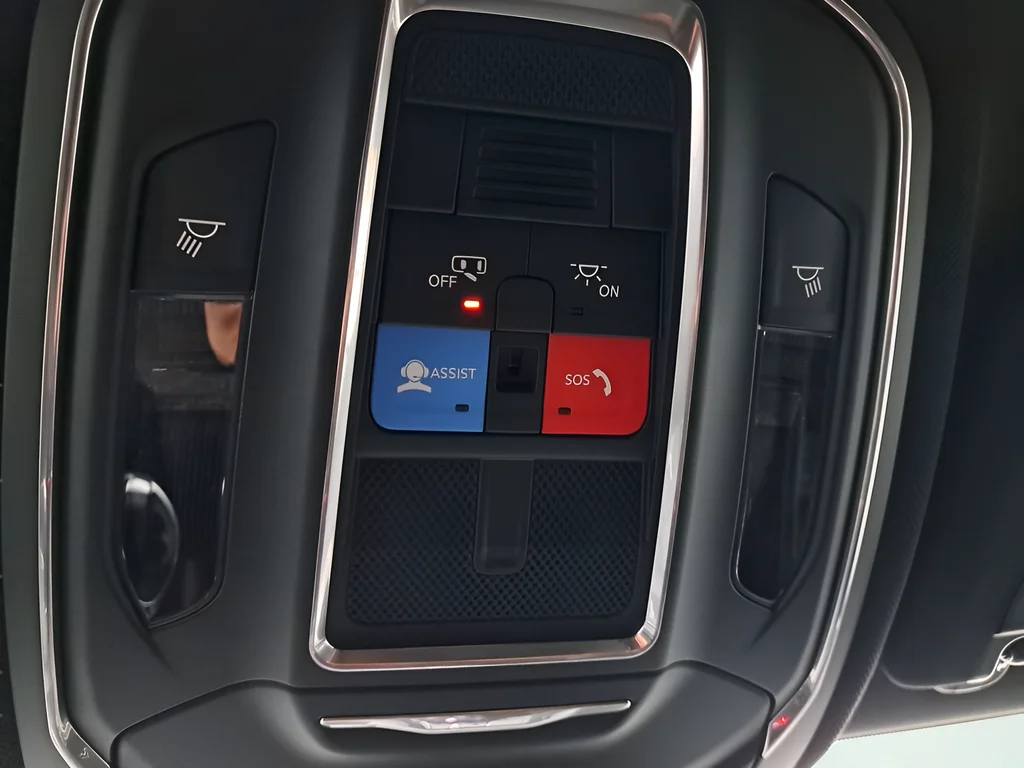 New 2026 Velvet Red Pearl-Coat Exterior Paint Jeep Laredo image 26