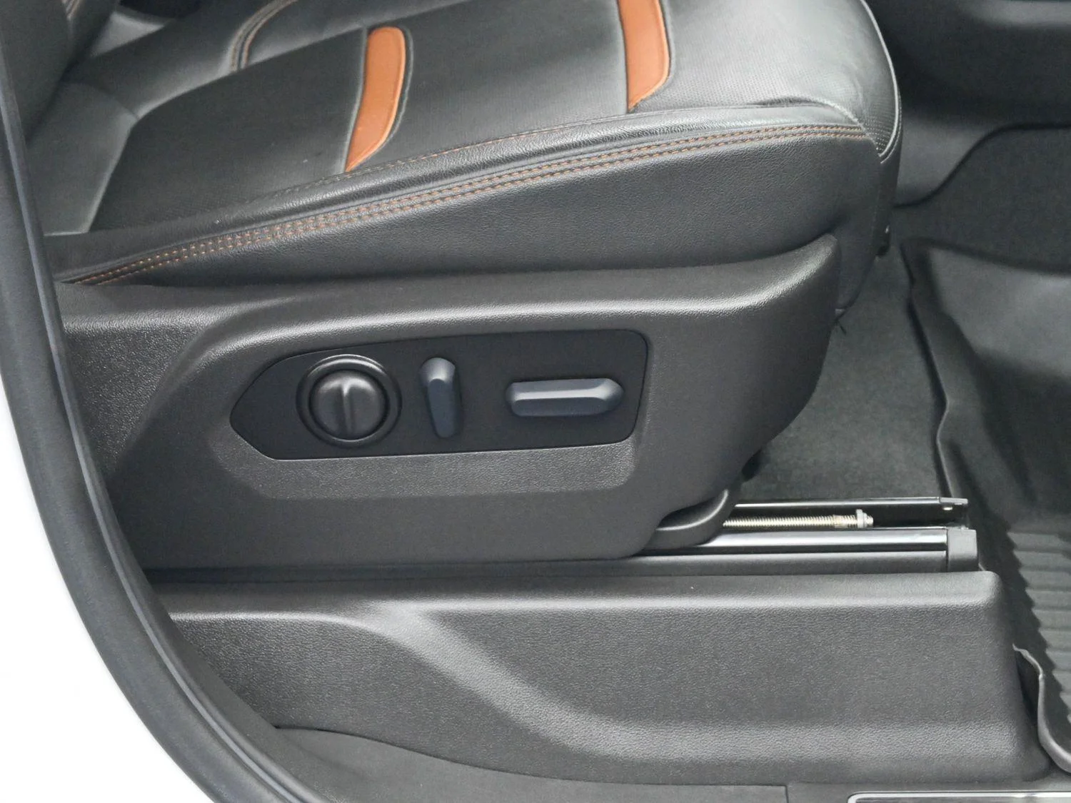 Used 2022 Summit White GMC AT4 image 32