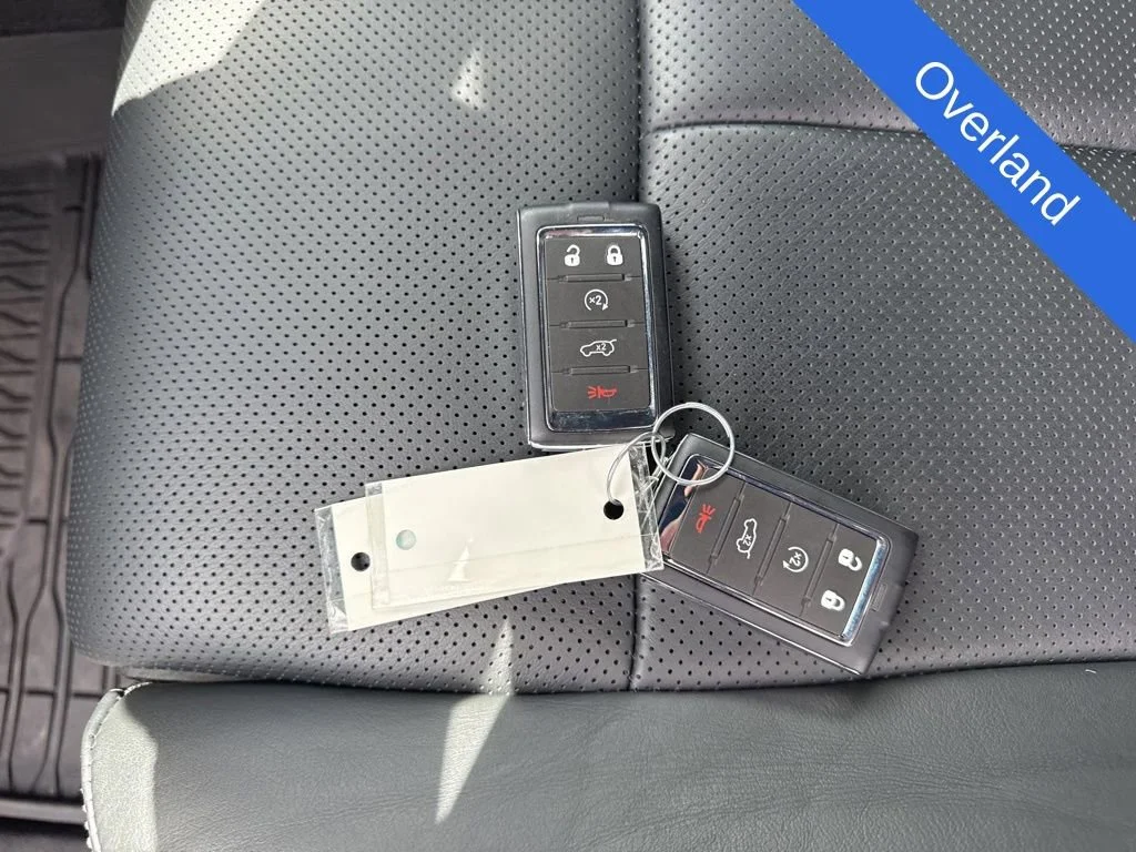 Used 2025  Jeep Overland image 36