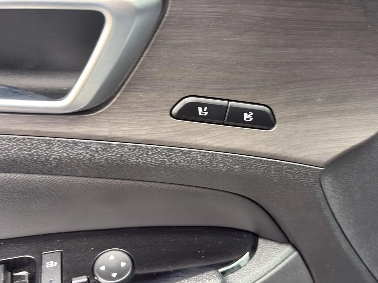 Used 2024 Glacial White Pearl/Ebony Black Roof Kia X-Pro image 15