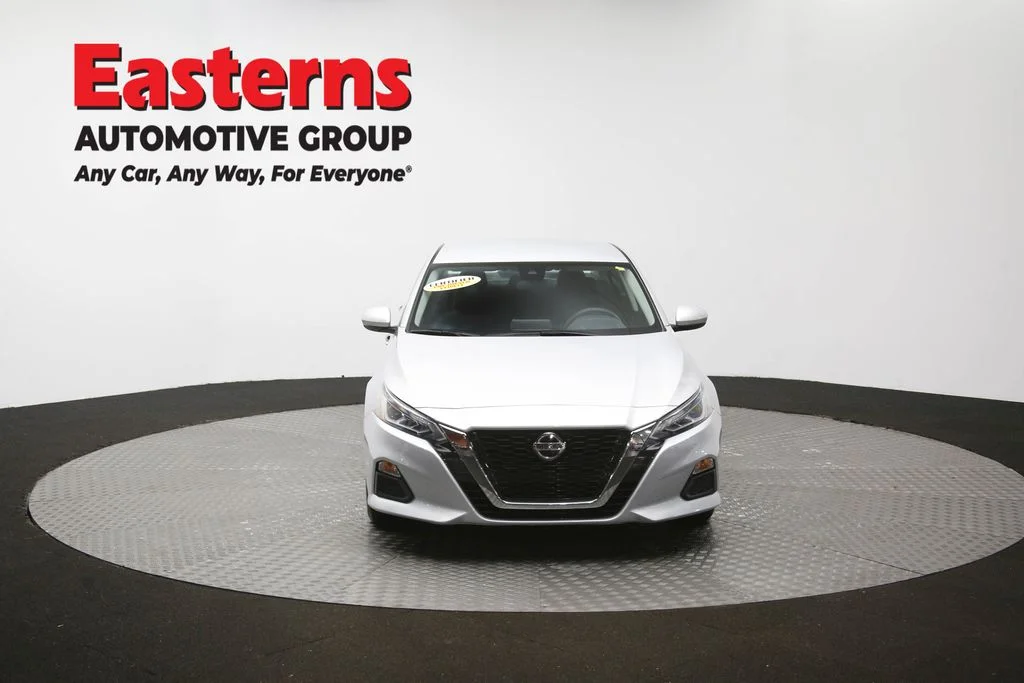 Used 2022 Silver Nissan 2.5 SV image 52