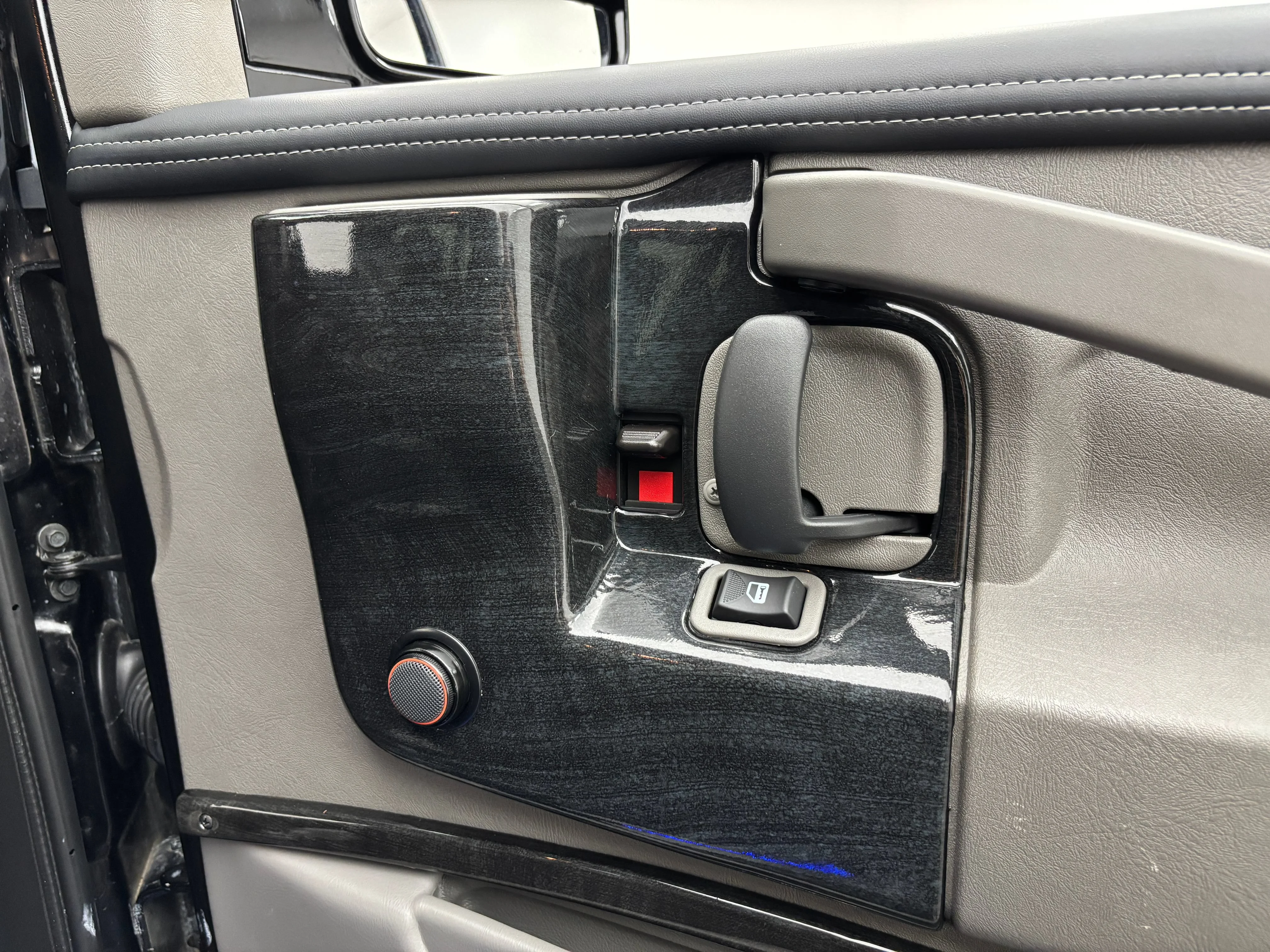 Used 2025 Onyx Black GMC Work Van image 23