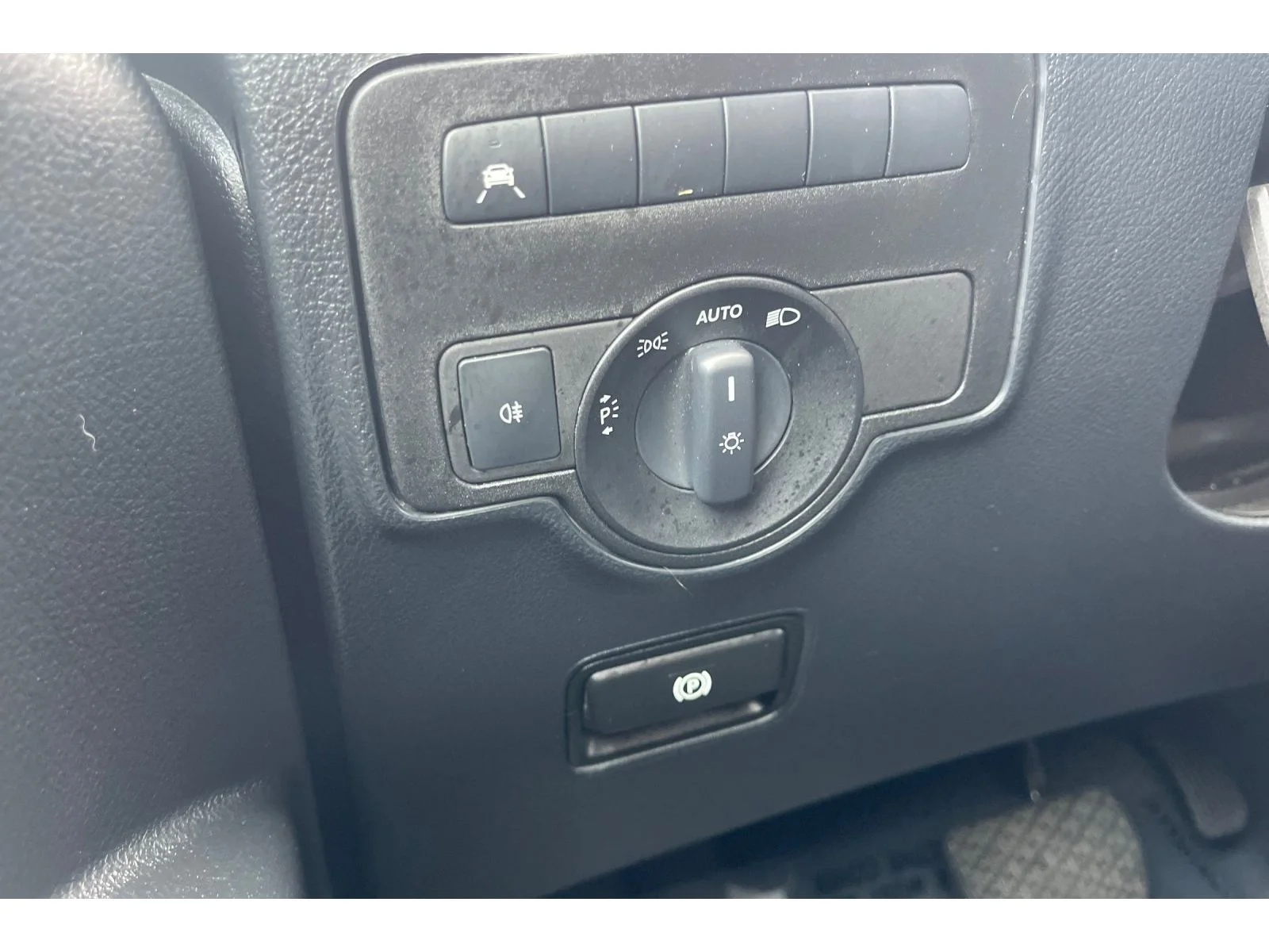 Used 2023 Arctic White Mercedes-Benz Base image 38