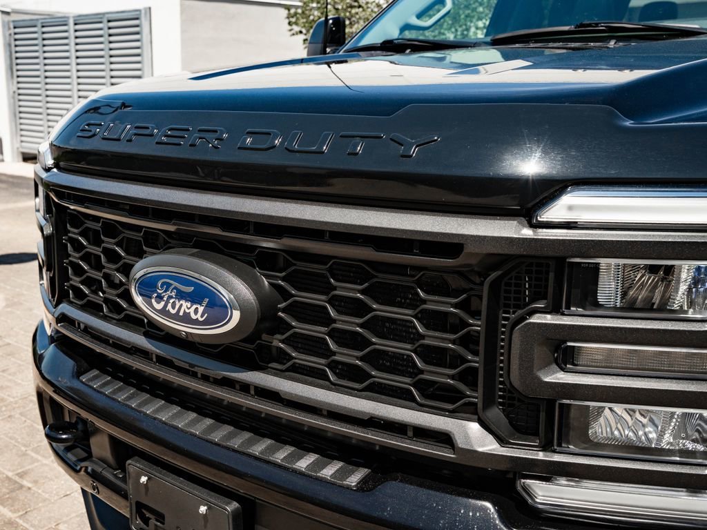 Used 2023 Agate Black Metallic Ford LARIAT image 16