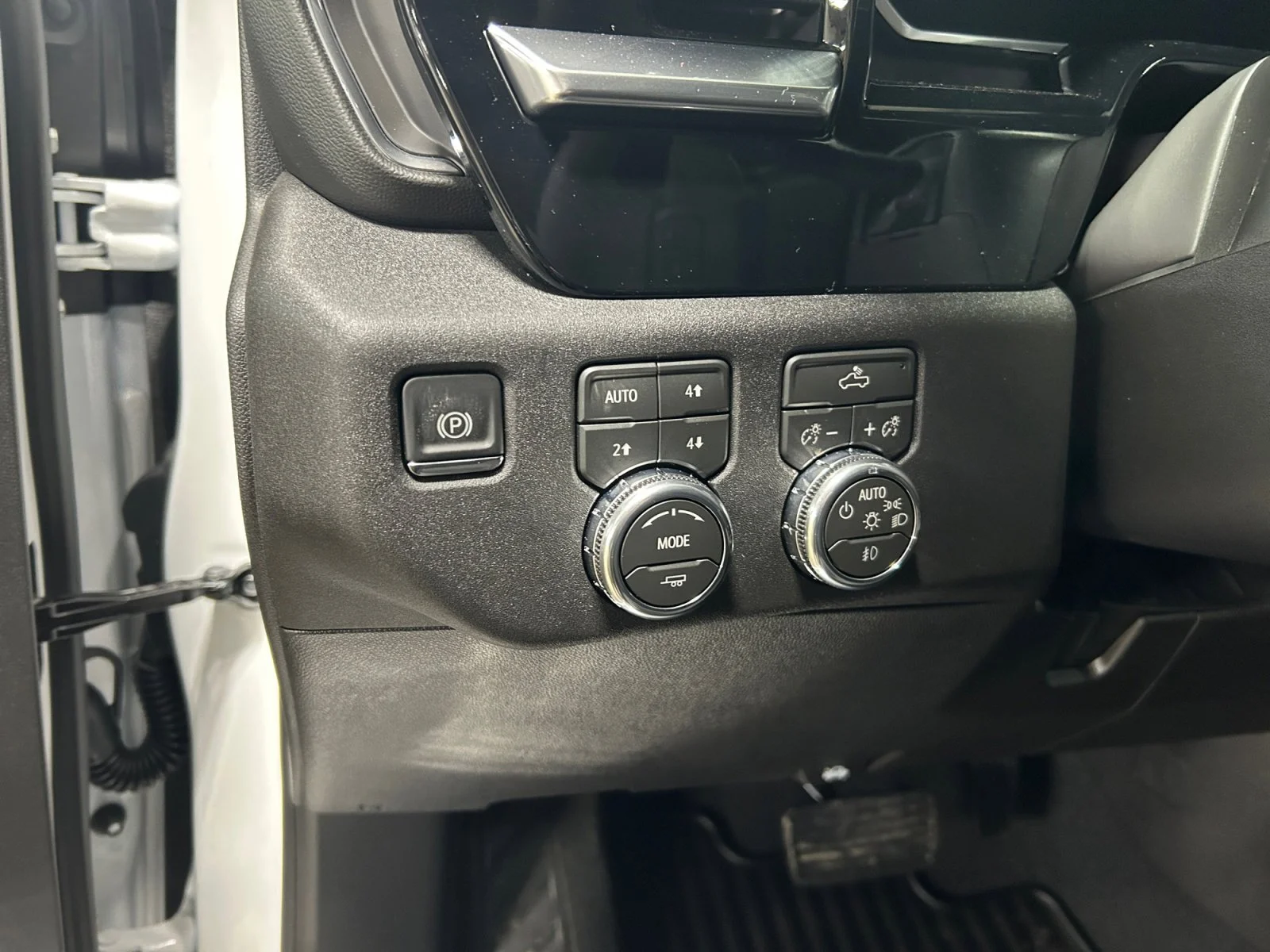 New 2026 Summit White GMC Elevation image 15
