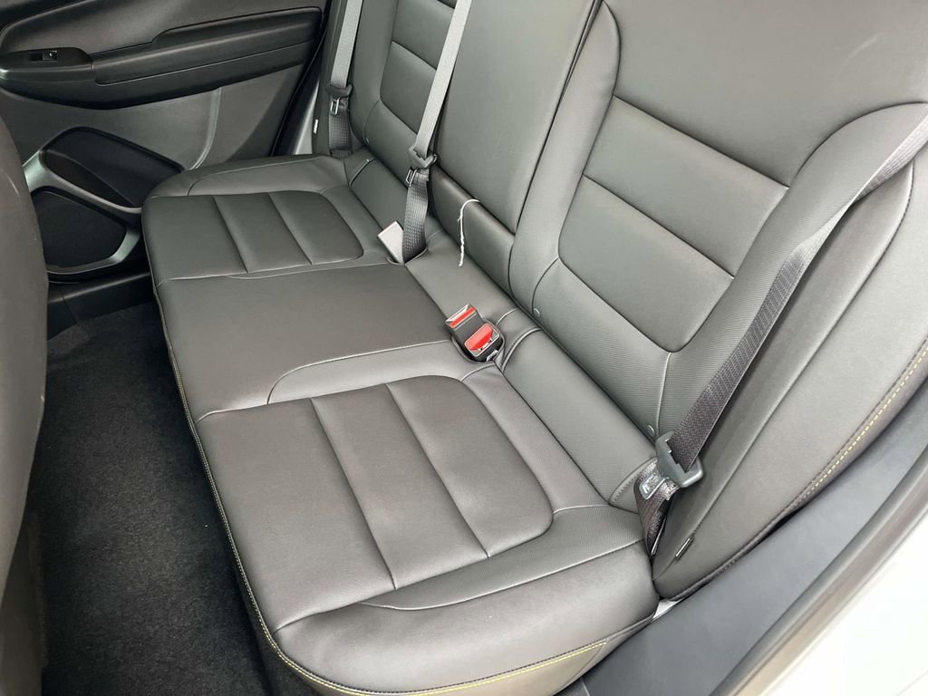 Used 2025 Iridescent Pearl Tricoat Chevrolet ACTIV image 18