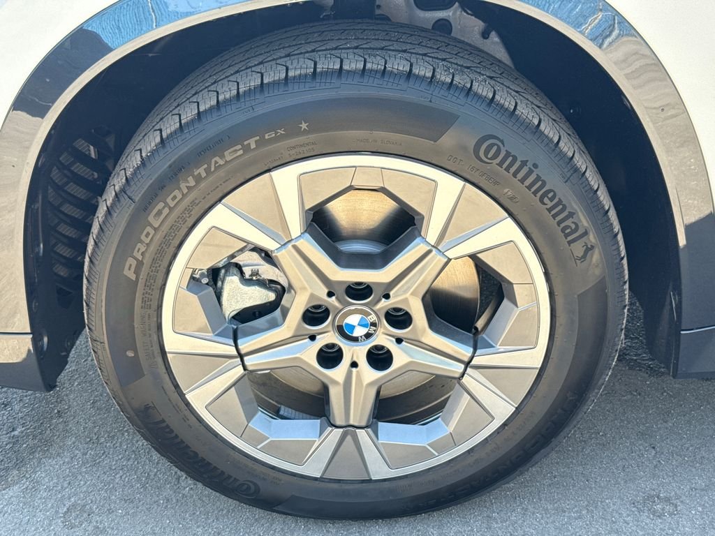 New 2027 Alpine White BMW xDrive28i image 10