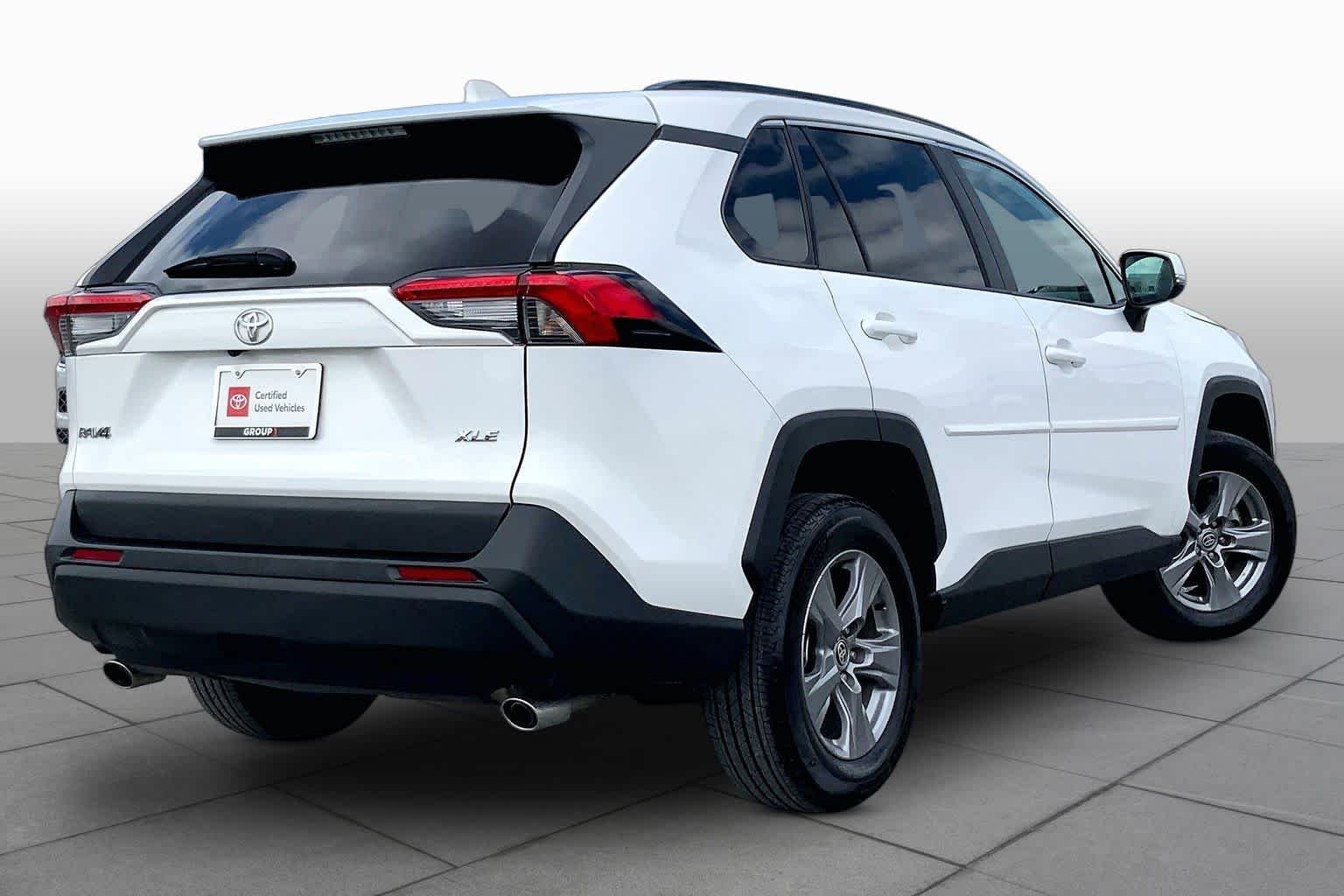 Used 2025 Ice Cap Toyota XLE image 13