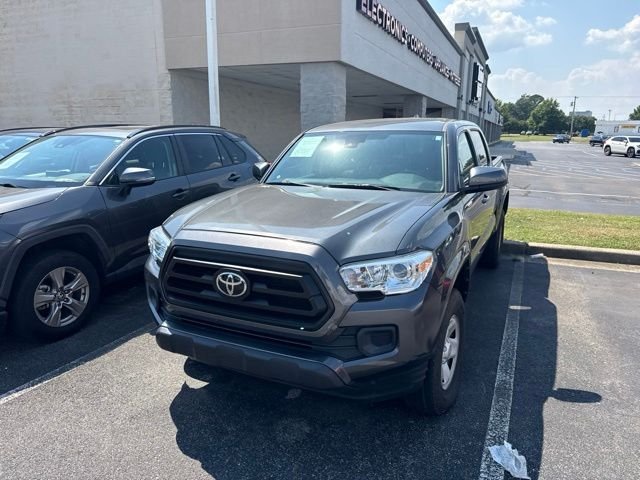 Used 2023  Toyota  image 3