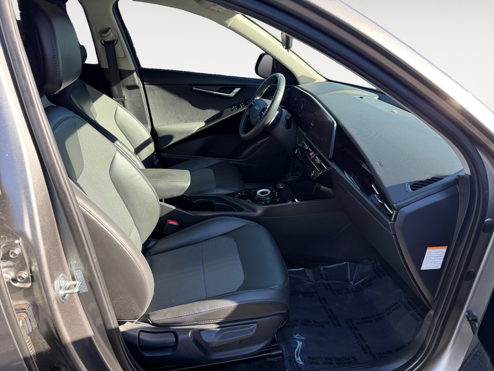 Used 2024 Steel Gray Kia Wind image 19