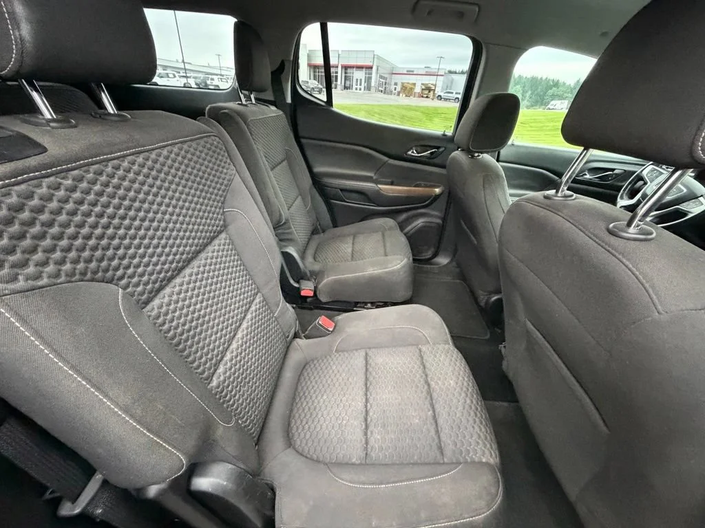 Used 2017 EBONY TWILIGHT METALLIC GMC SLE image 42