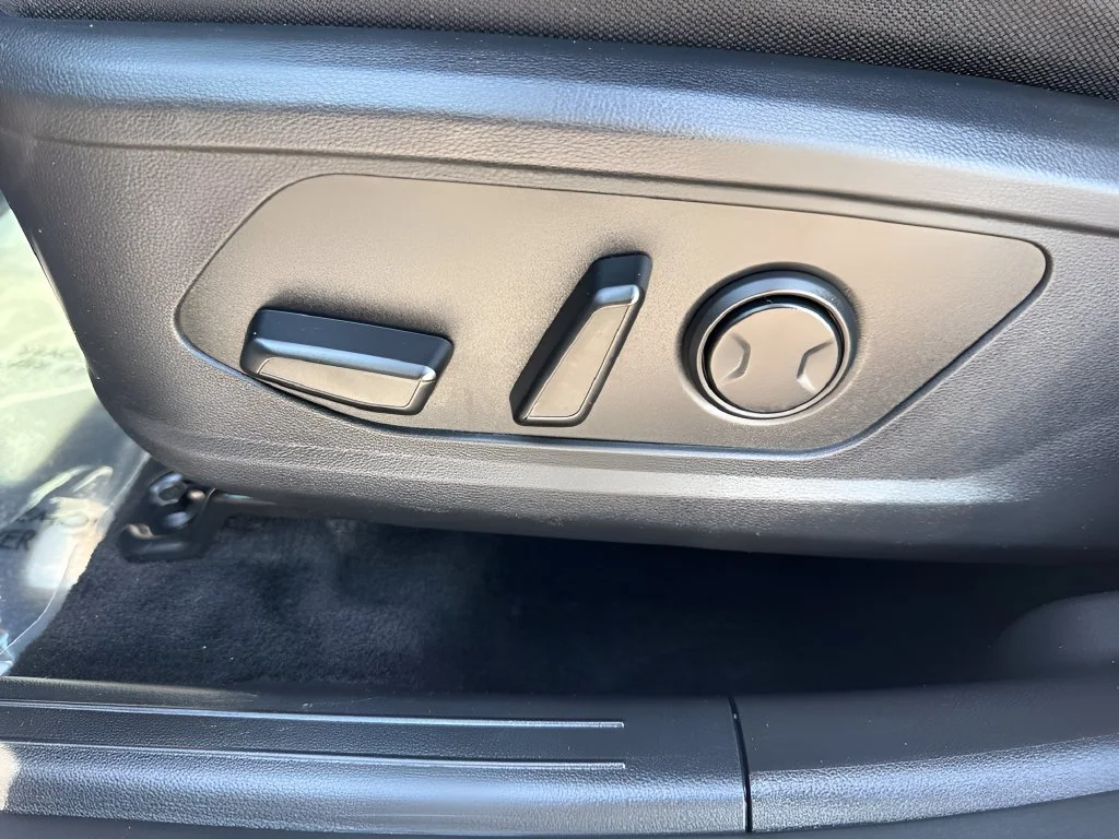 Used 2024 White Hyundai SEL image 10