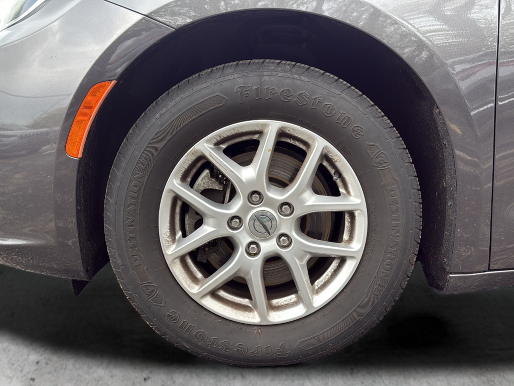 Used 2022 Gray Chrysler Touring L image 24