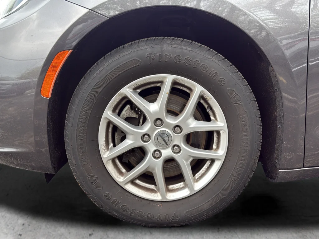 Used 2022 Gray Chrysler Touring L image 3
