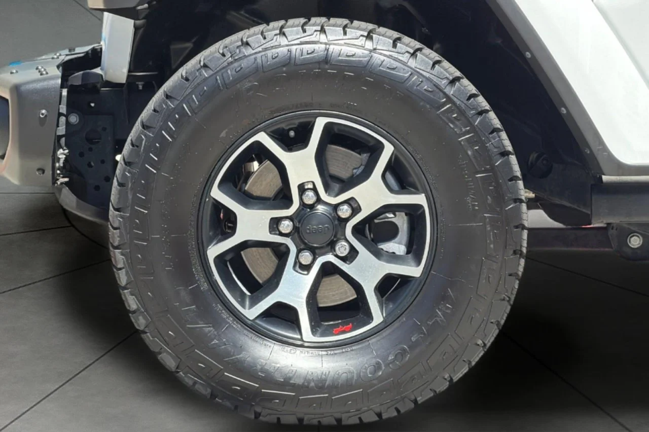 Used 2023 BRIGHT WHITE CLEAR Jeep Rubicon image 26