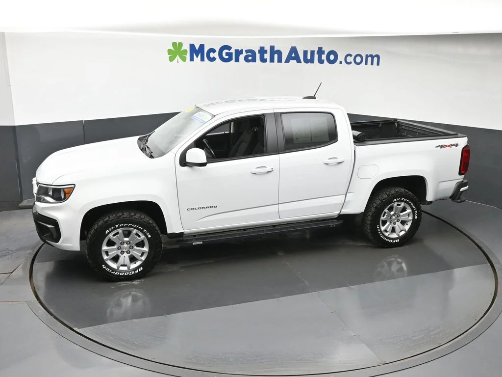 Used 2022 White Chevrolet LT image 21