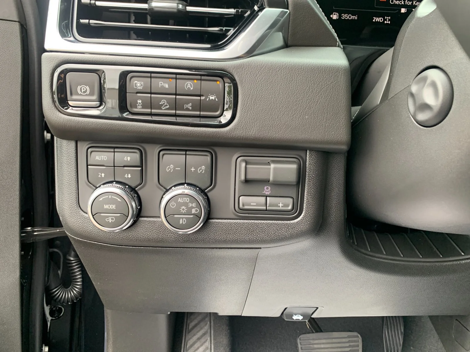 2026 GMC Yukon Denali - Photo 30