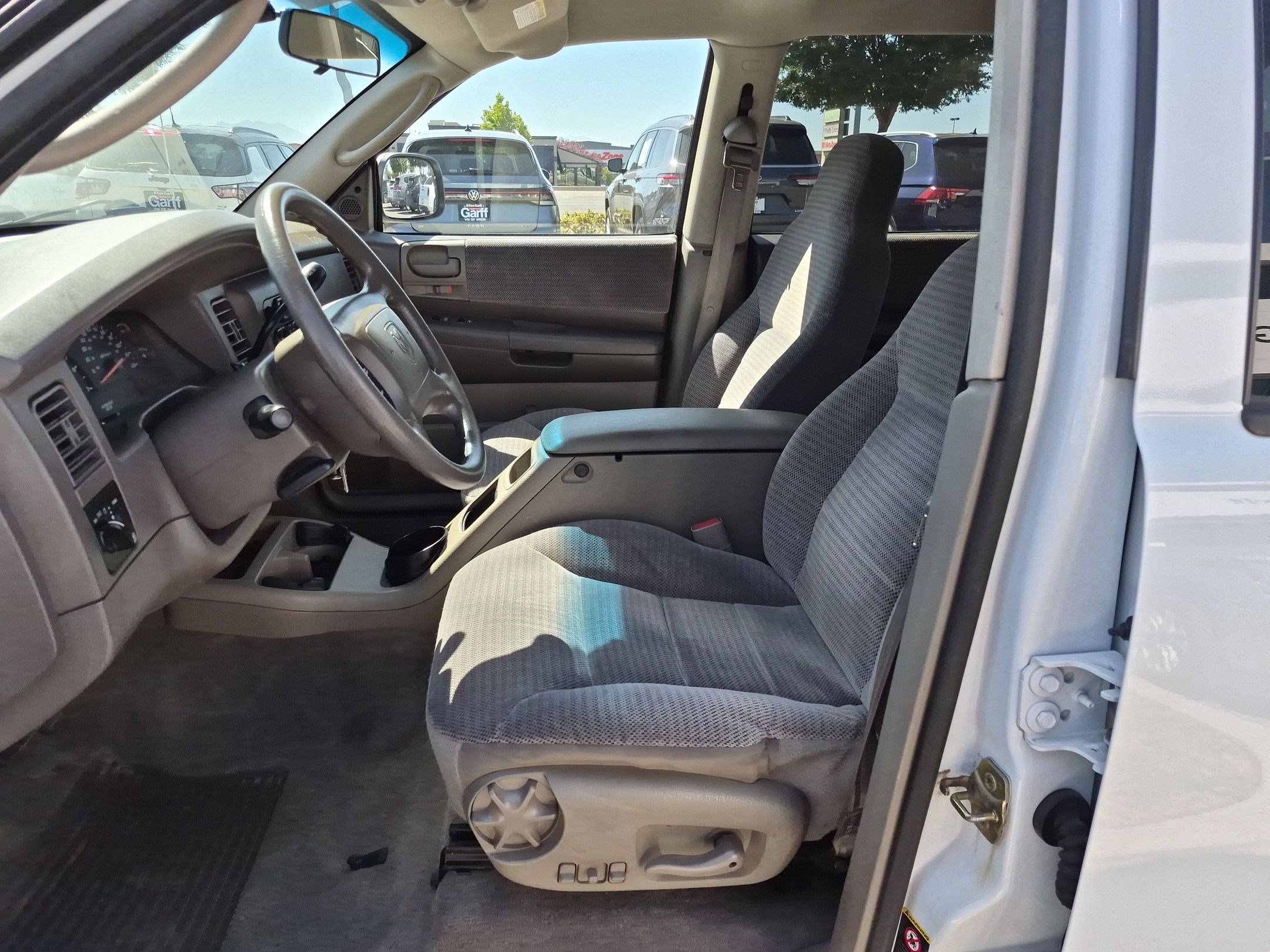Used 2002 Bright White Clearcoat Dodge SLT image 14