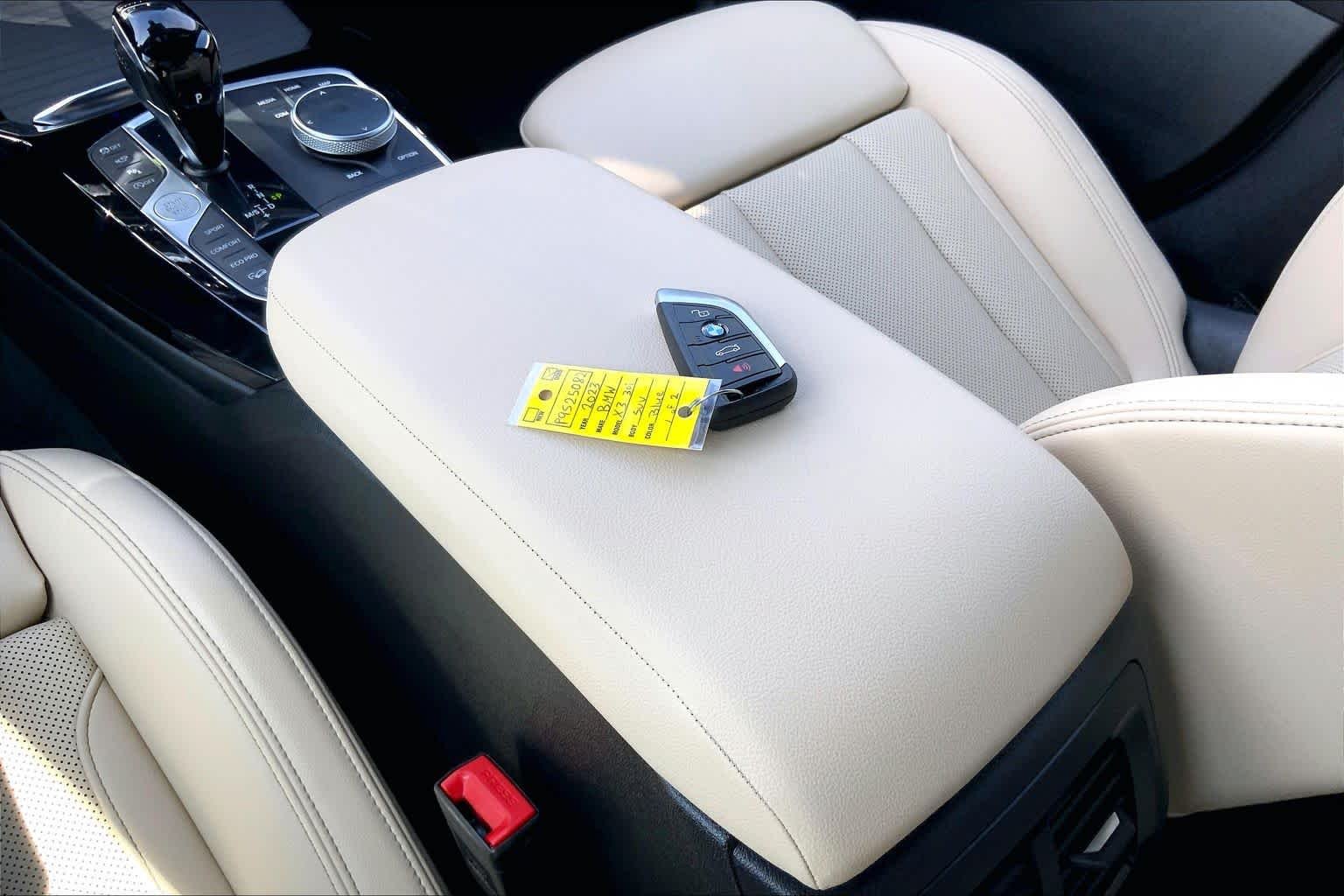 Used 2023 Phytonic Blue Metallic BMW xDrive30i image 14
