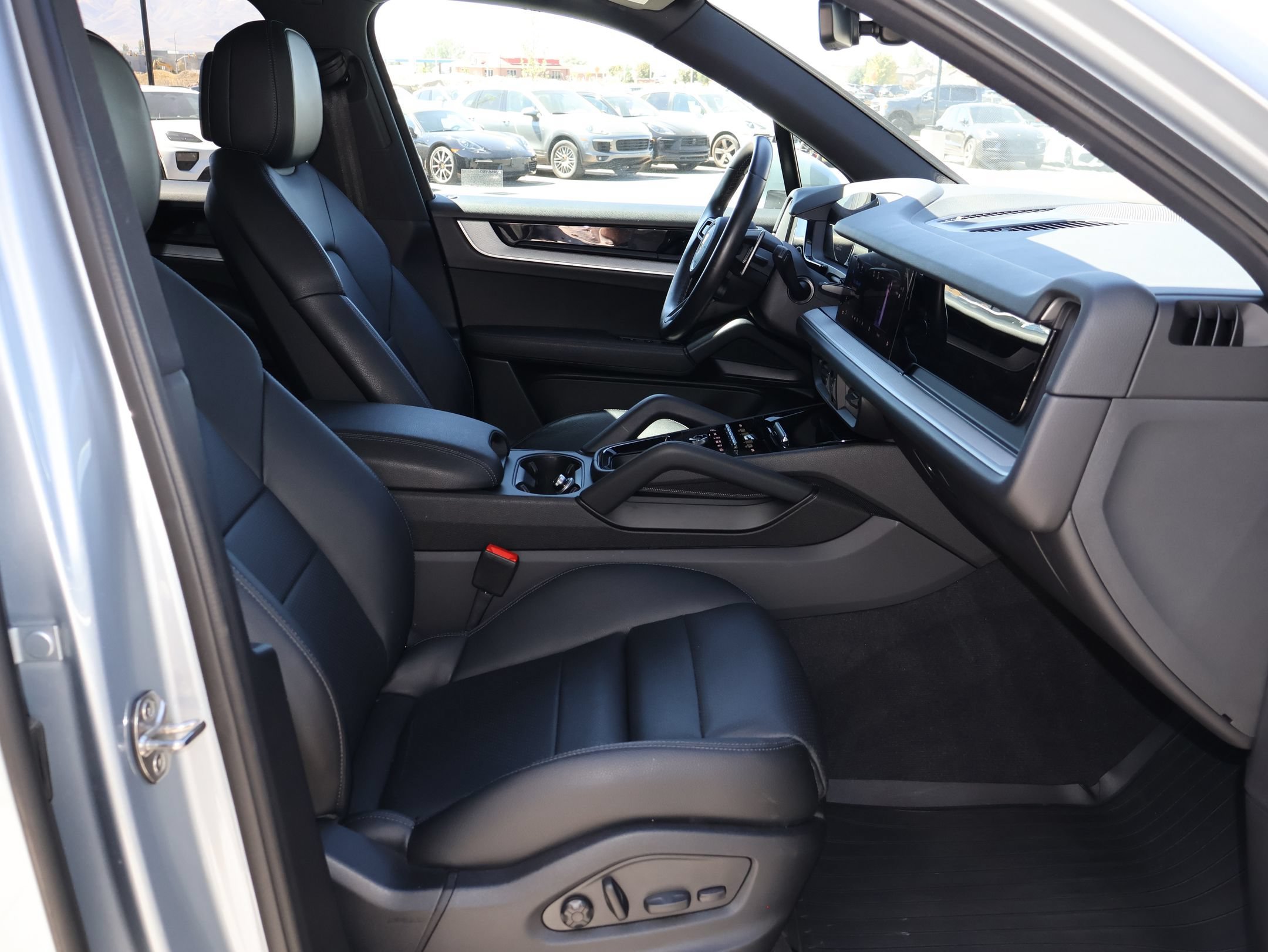 Used 2024 Dolomite Silver Metallic Porsche  image 31
