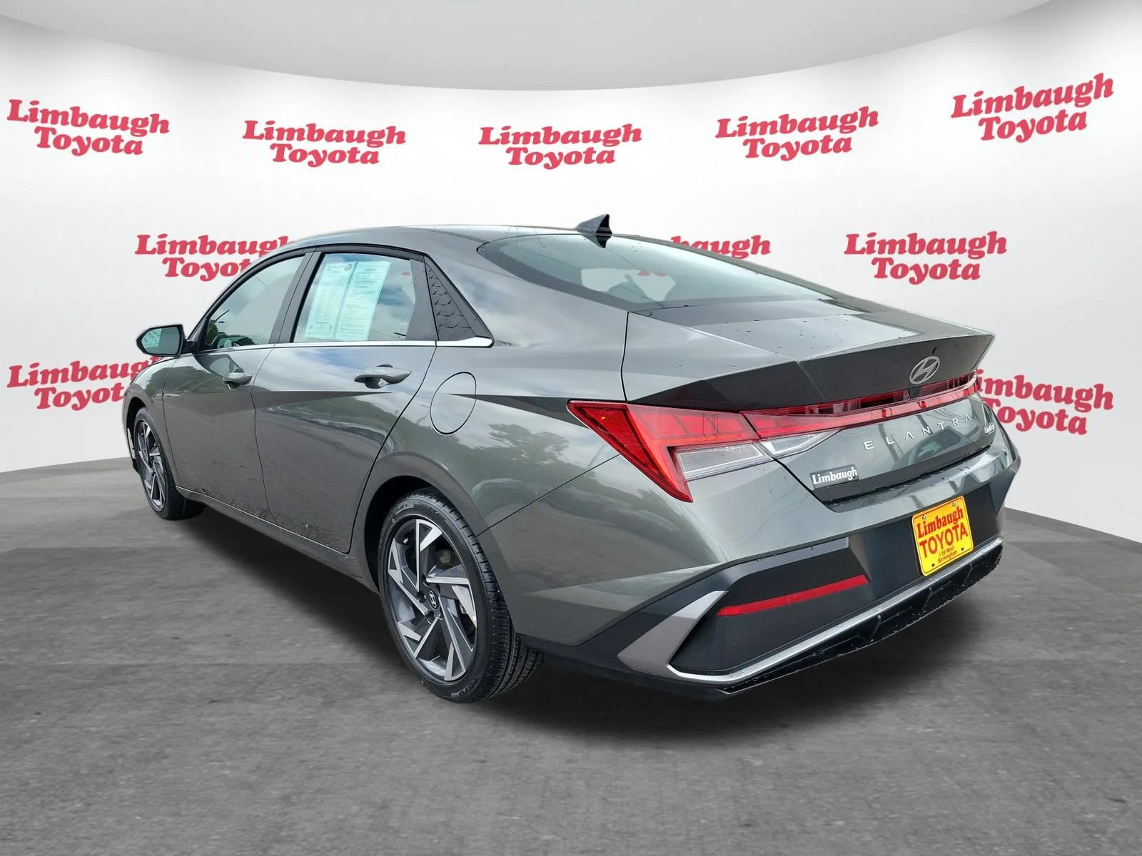 Used 2025 Amazon Gray Hyundai Limited image 28