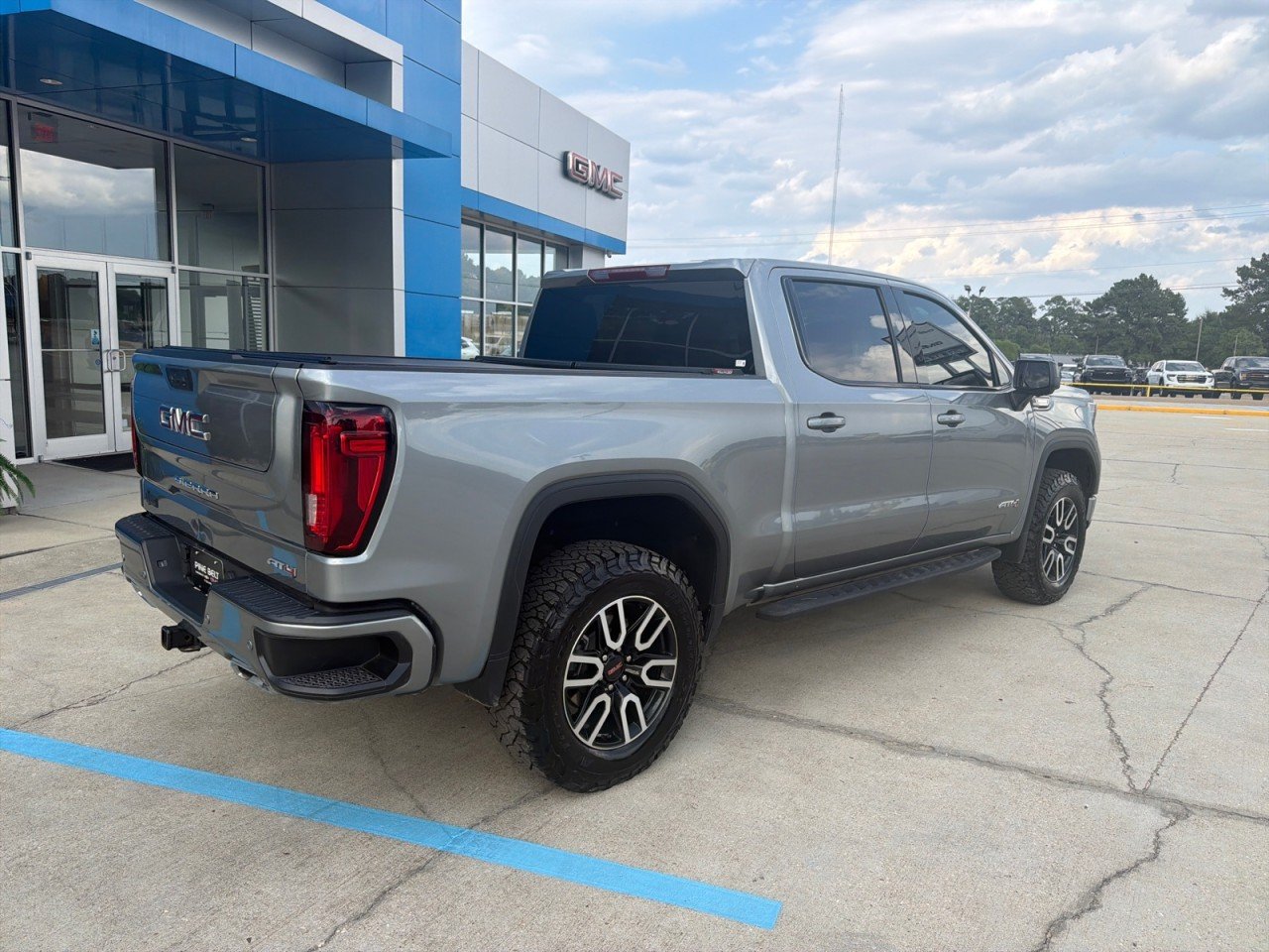 Used 2025 Sterling Metallic GMC AT4 image 4