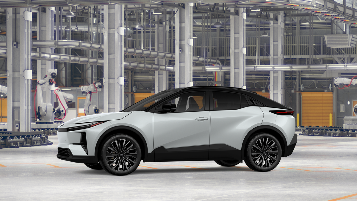 New 2026 Wind Chill Pearl with Midnight Black Metallic roof Toyota XSE image 3