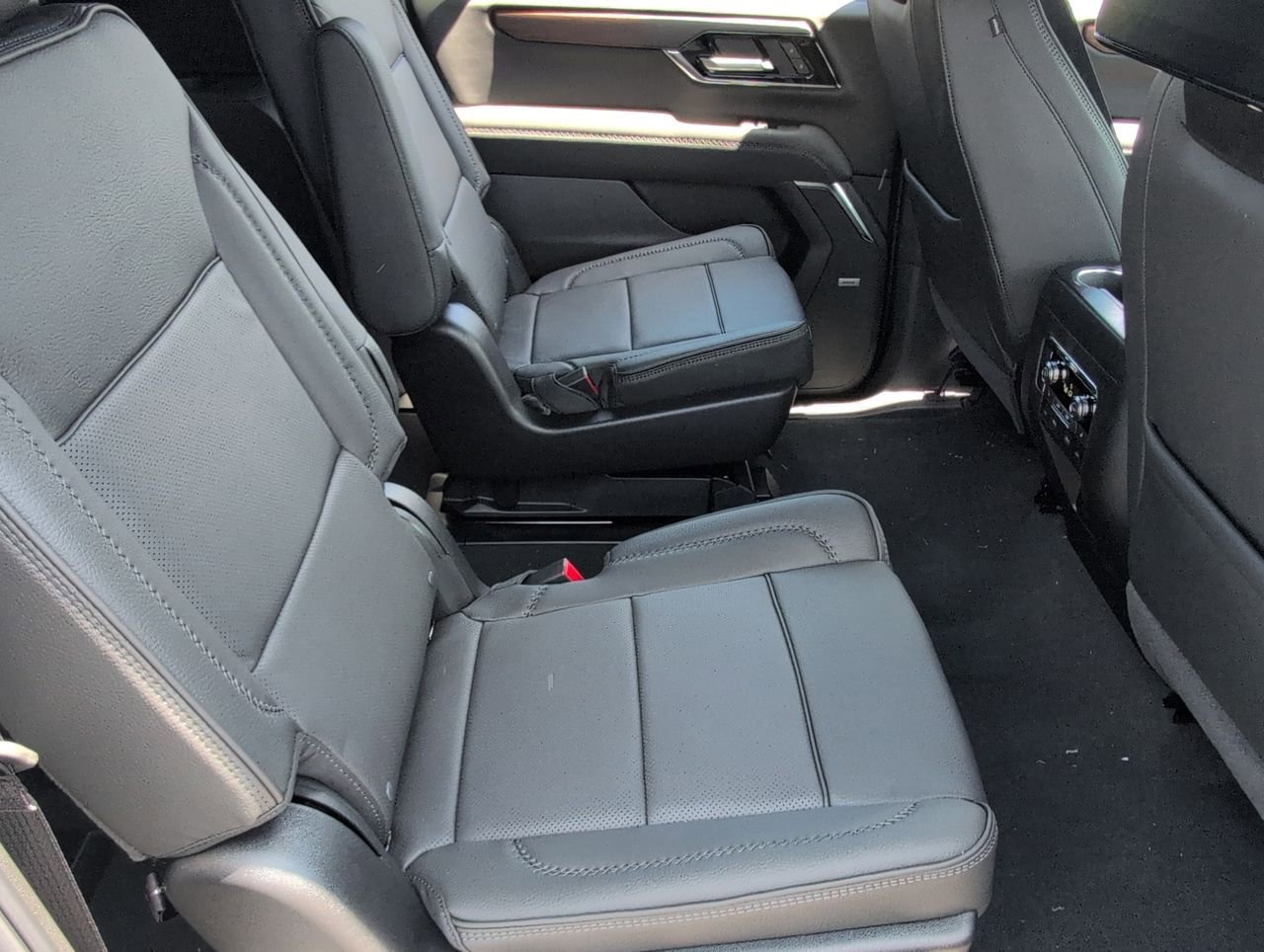 2026 GMC Yukon XL Denali - Photo 28