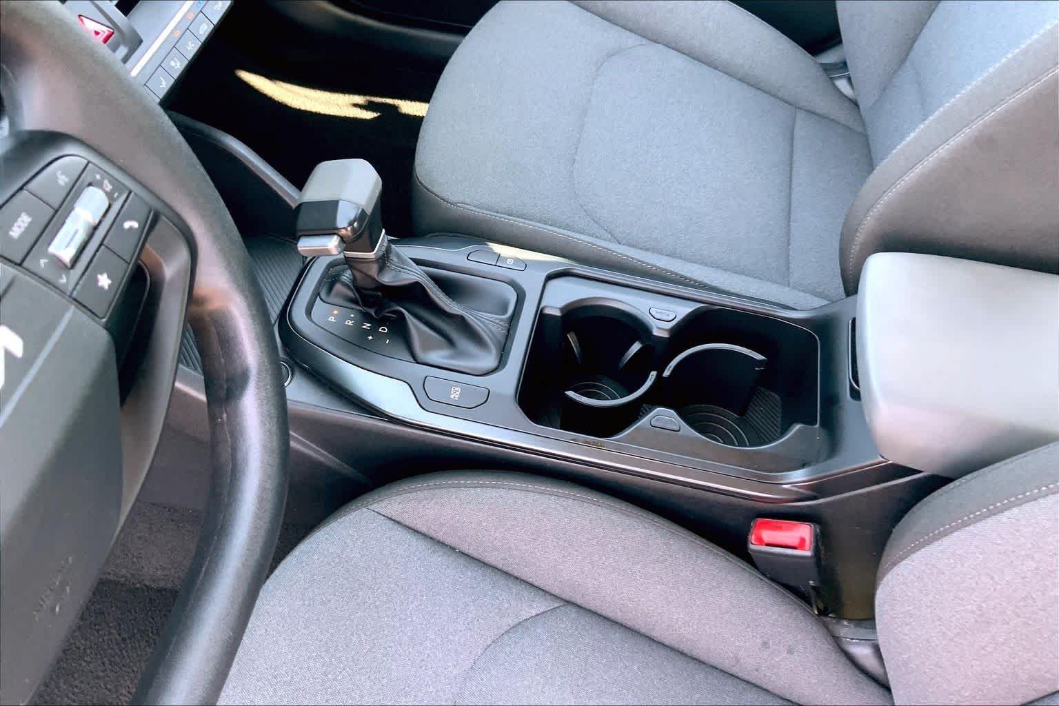Used 2025 Snow White Pearl Kia LXS image 17