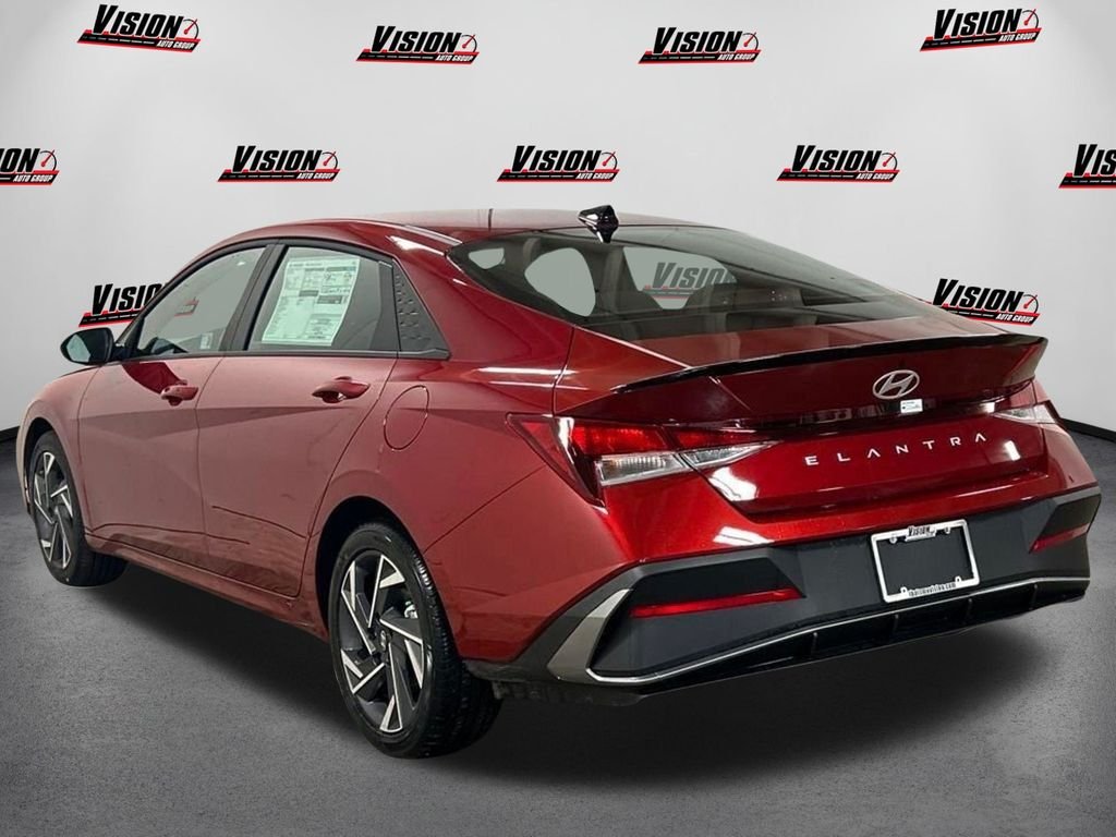 Used 2025 Red Hyundai SEL Sport image 9